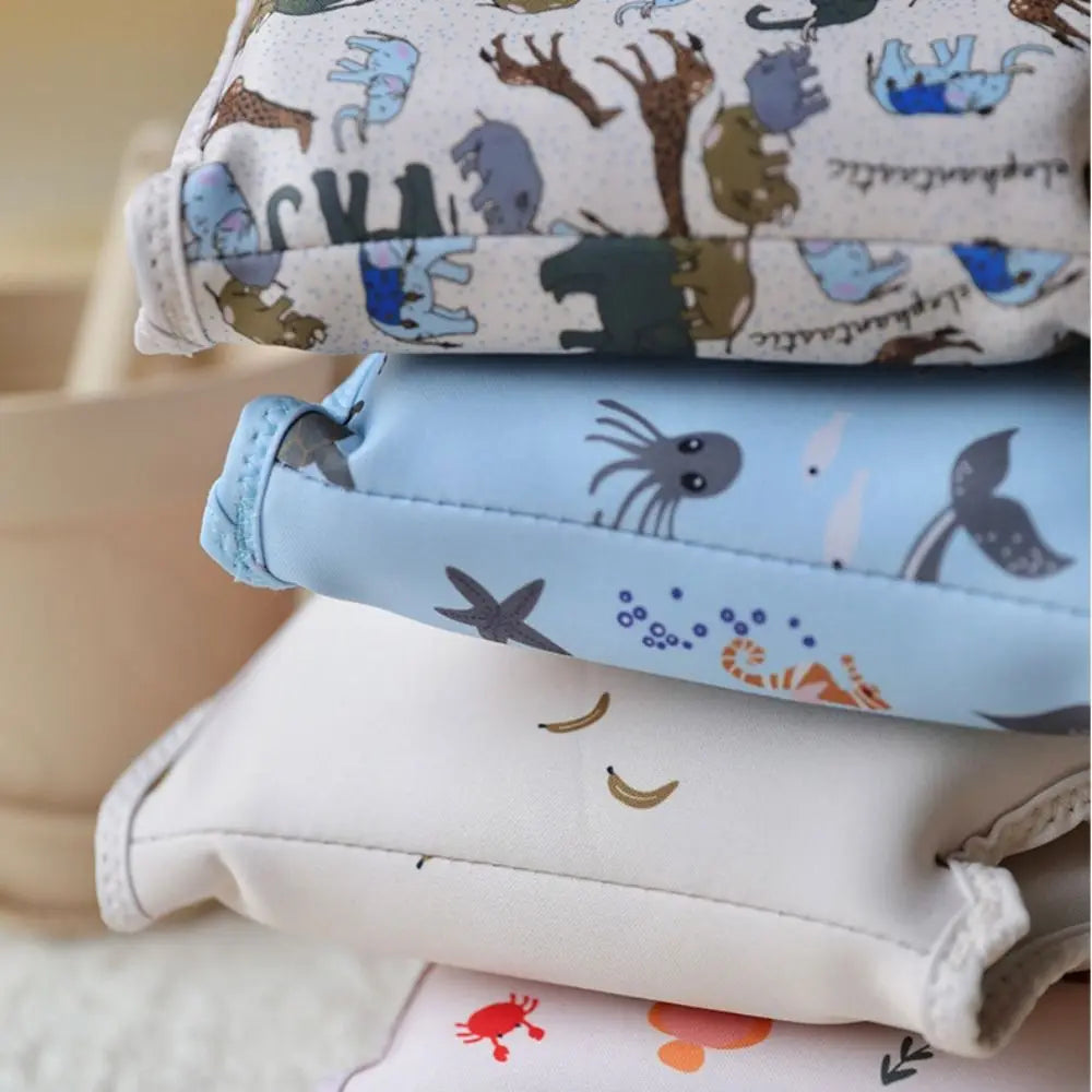 Gilet de flottaison bébé porté à la piscine