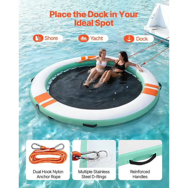 Plateforme flottante gonflable ronde sur l'eau