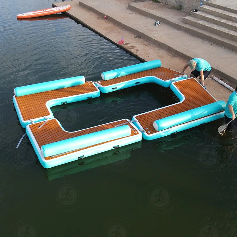 Plateforme flottante gonflable quai yacht vue d'ensemble