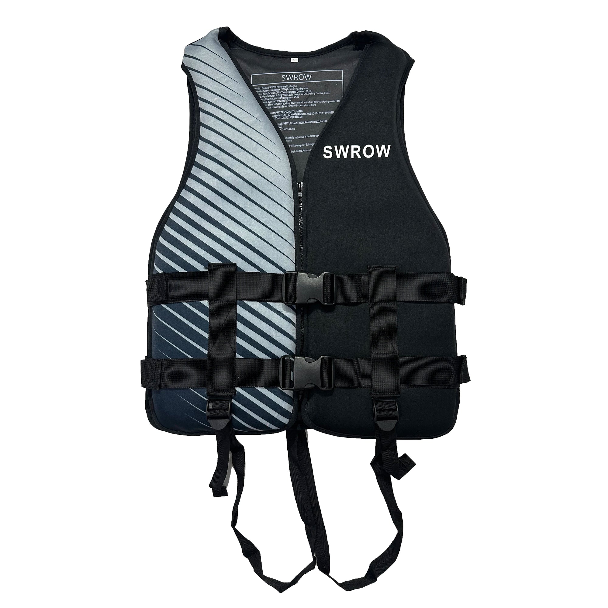 Famille portant les gilets de flottabilité multisport