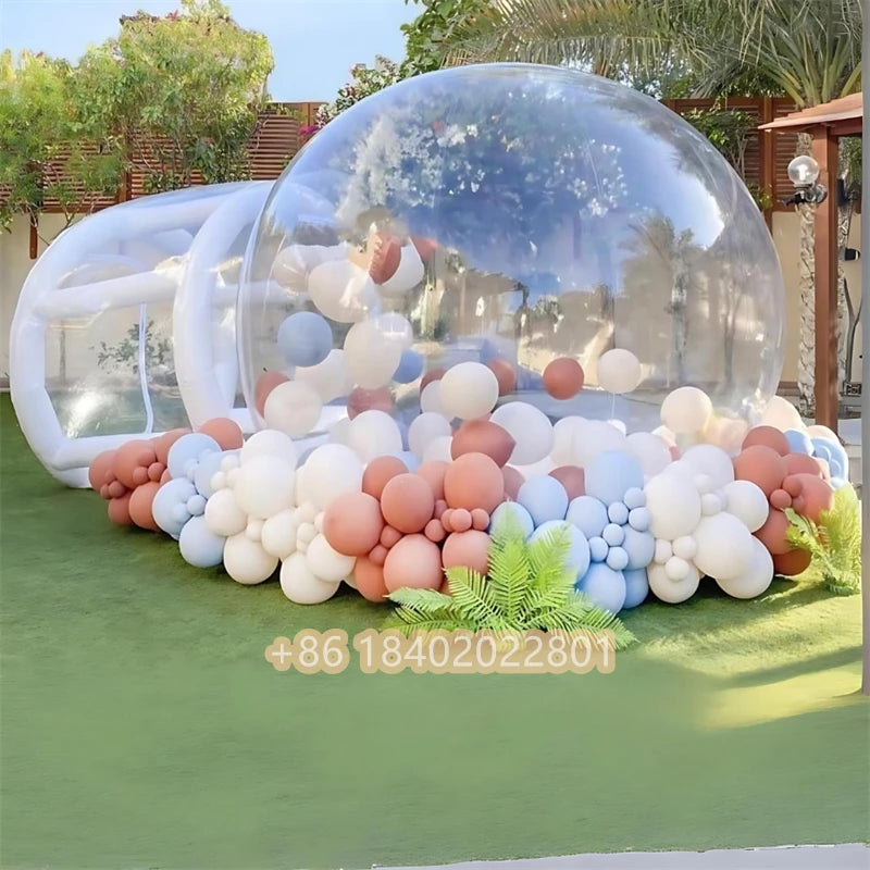 Bulle gonflable transparente blanche installée pour un événement en soirée