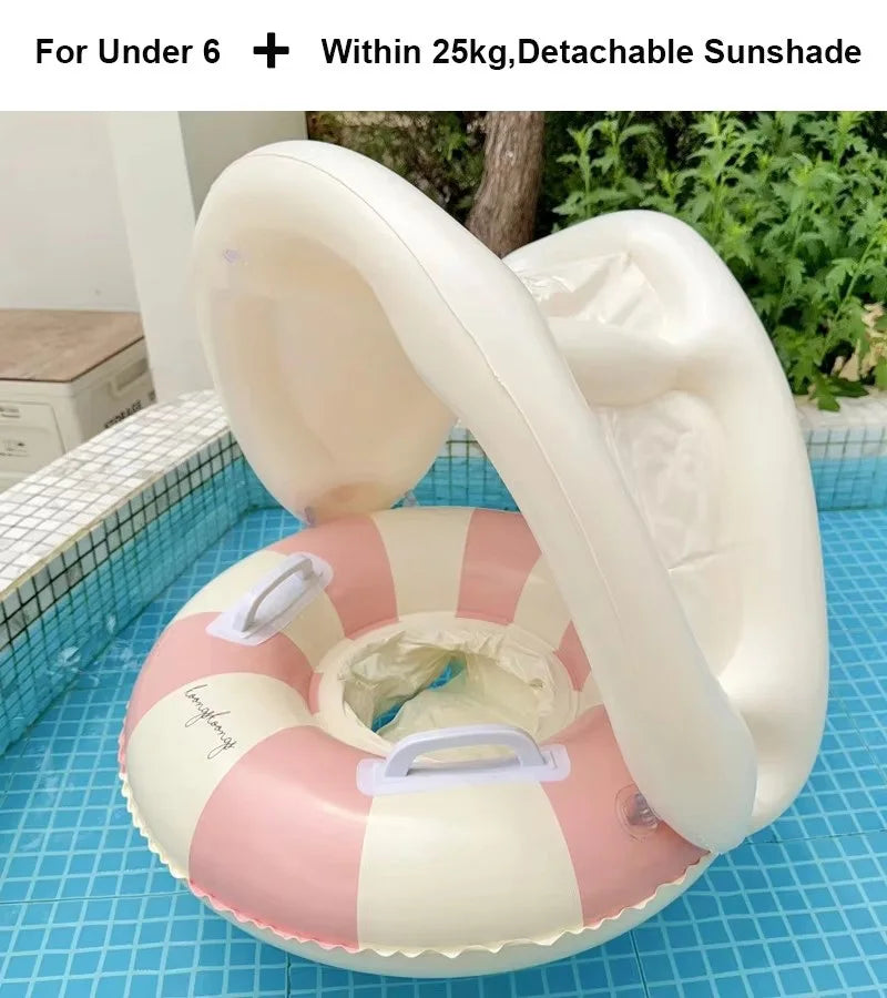 Bouée gonflable flottant sur l'eau