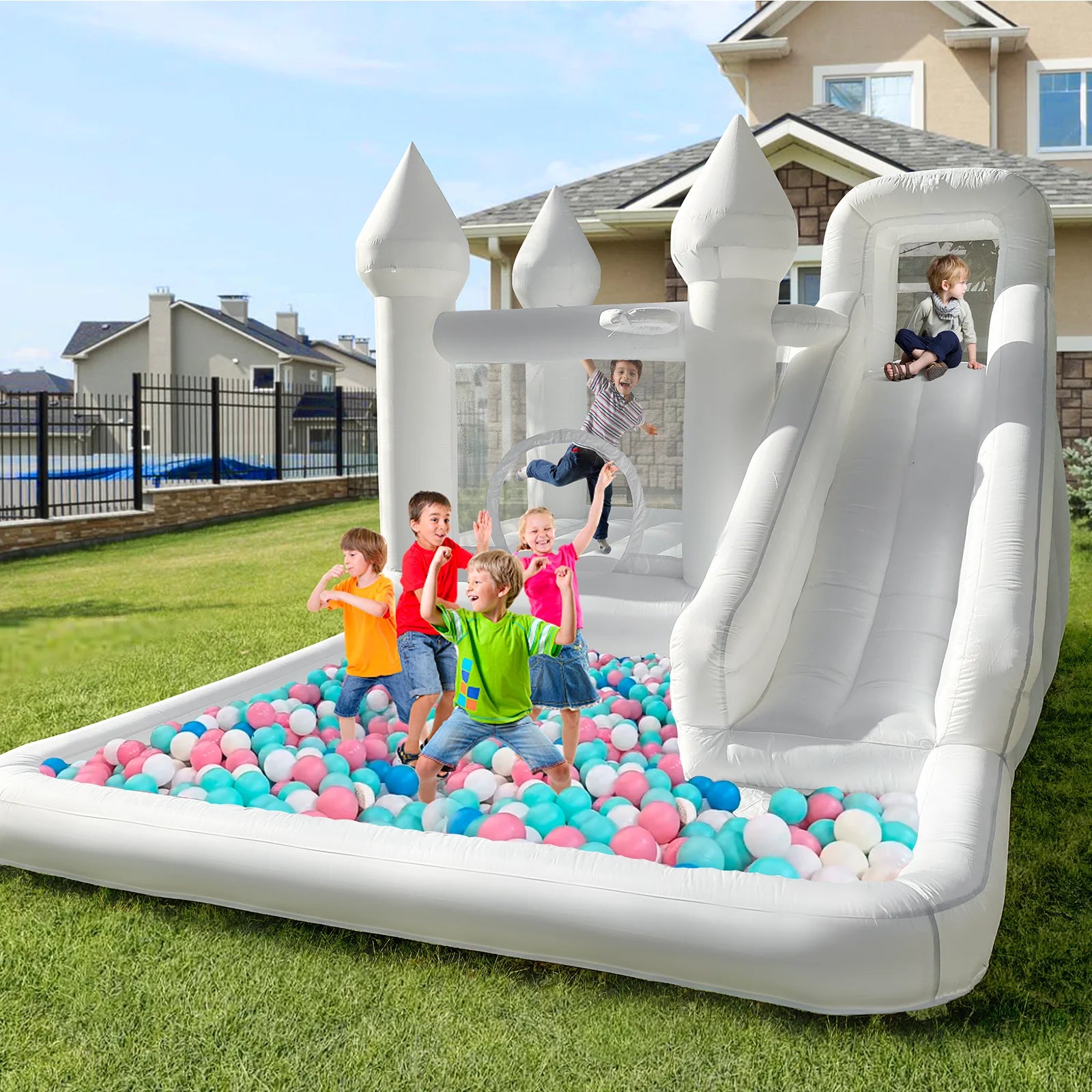 Château gonflable XXL avec piscine à balles