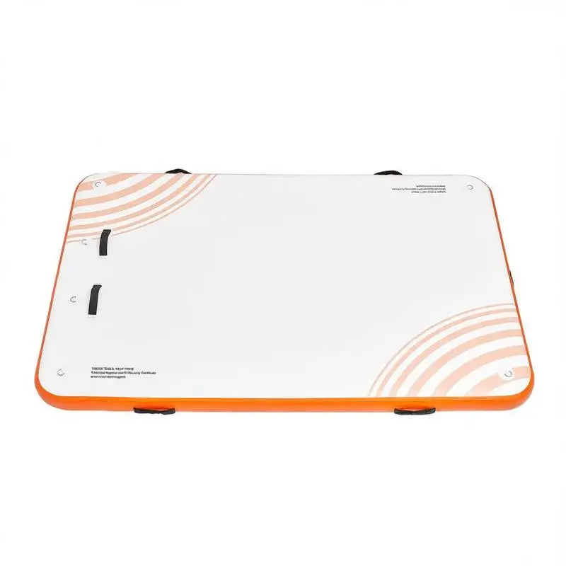 Plateforme flottante gonflable en océan