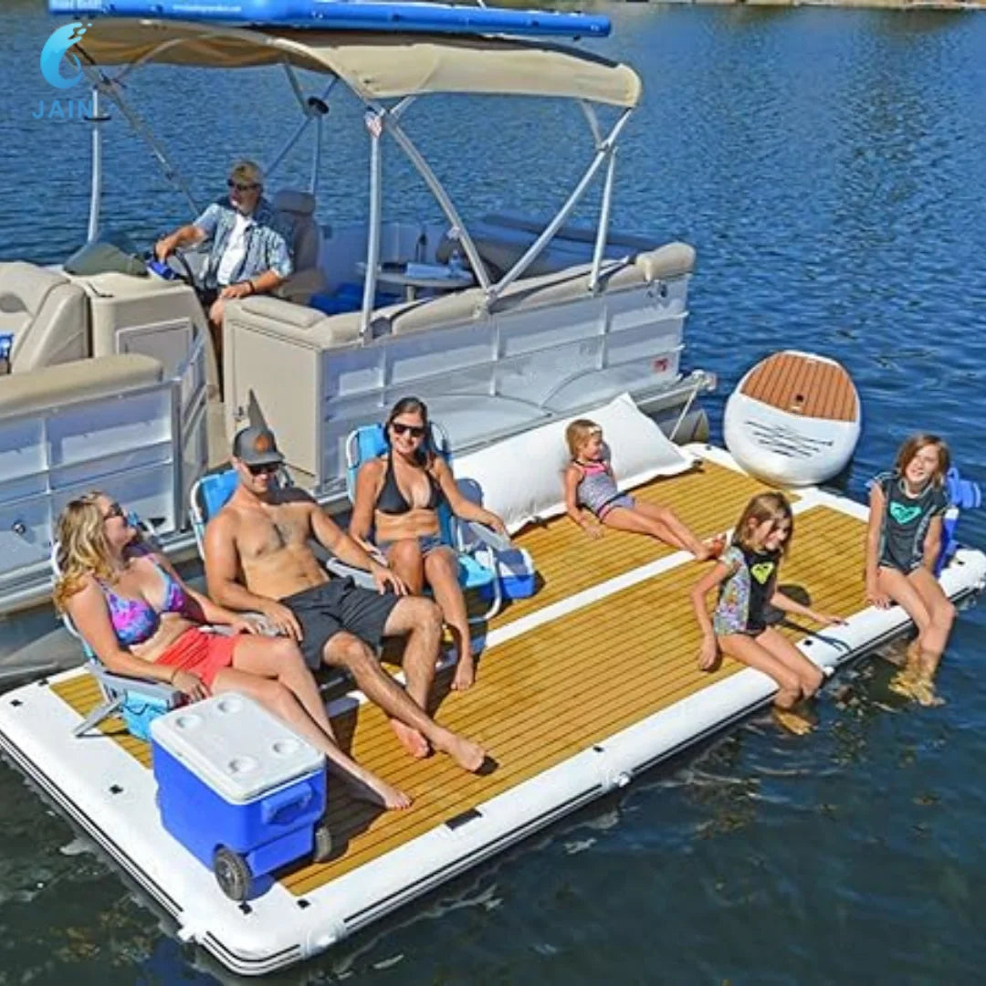 Plateforme flottante gonflable commerciale sur l'eau