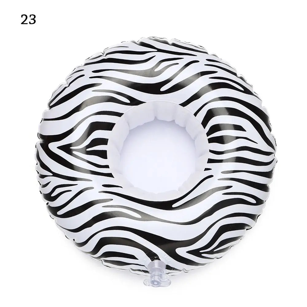Porte-gobelet gonflable flottant pour enfant dans la piscine