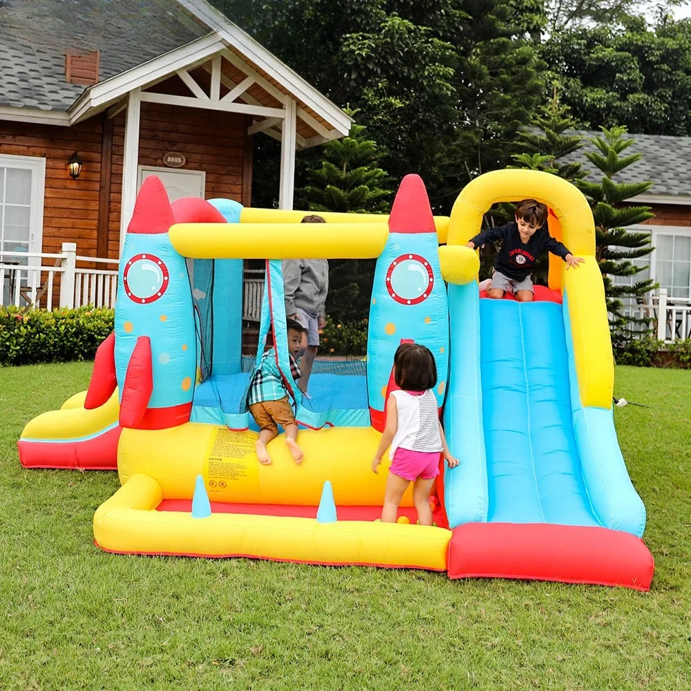 Château gonflable toboggan piscine balles enfants extérieur