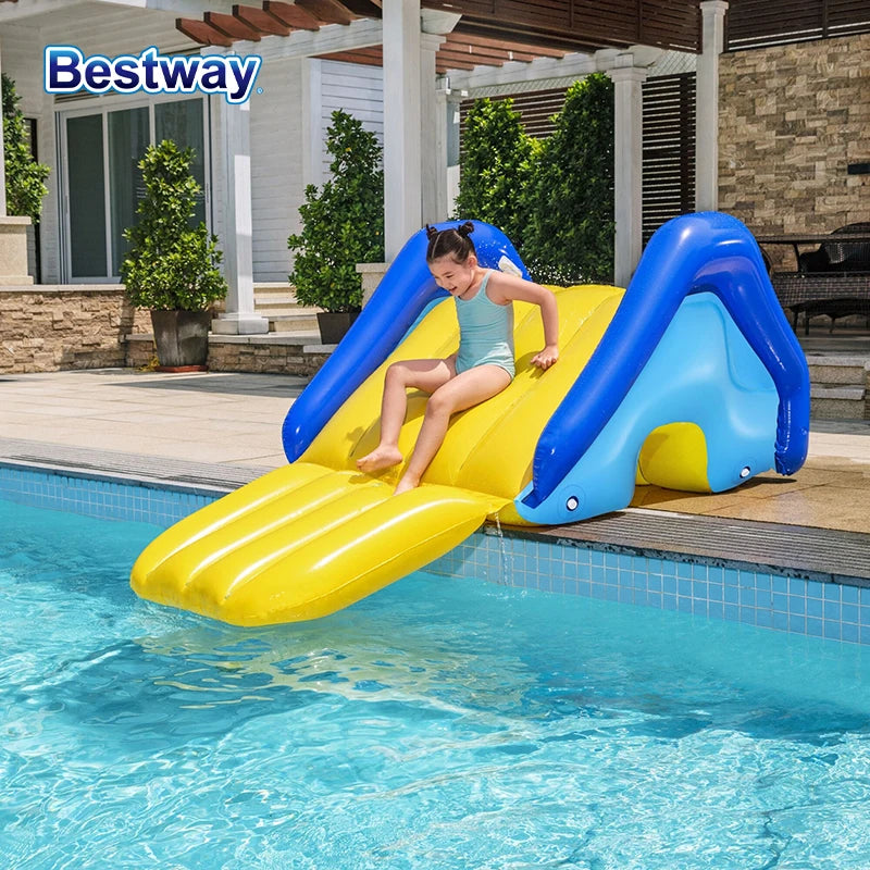 Toboggan aquatique gonflable arroseur piscine