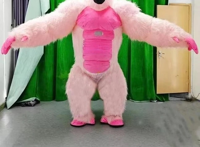 Costume gonflable gorille porté lors d'un défilé