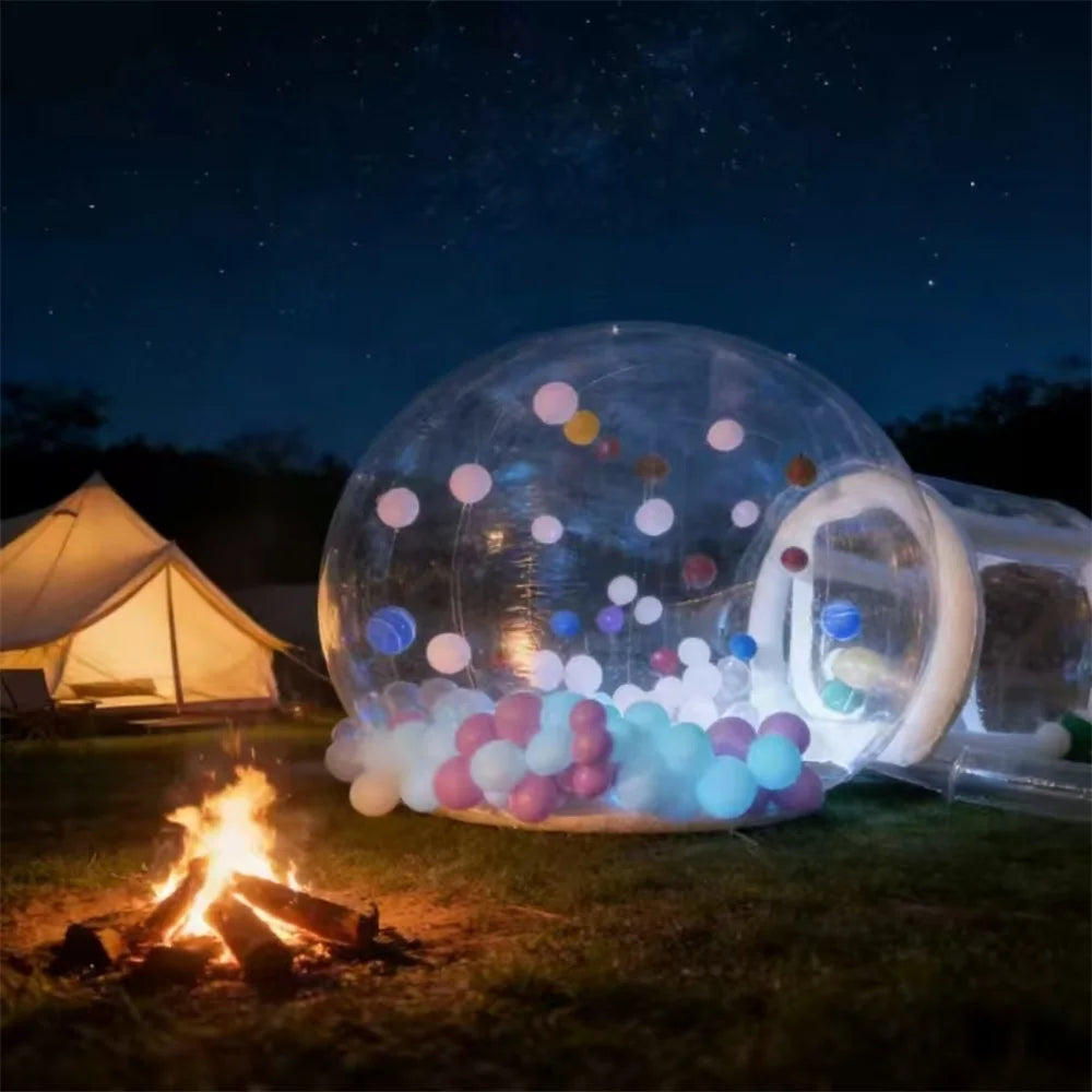 Bulle gonflable transparente installée pour du camping