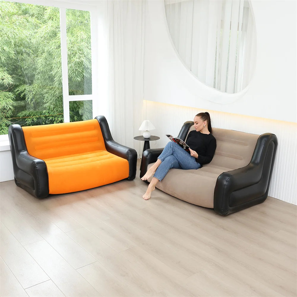 Canapé gonflable pliant épais installé au jardin