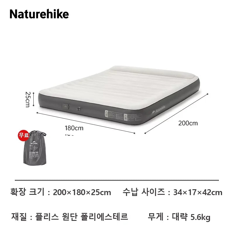 Matelas de camping gonflable installé sous une tente