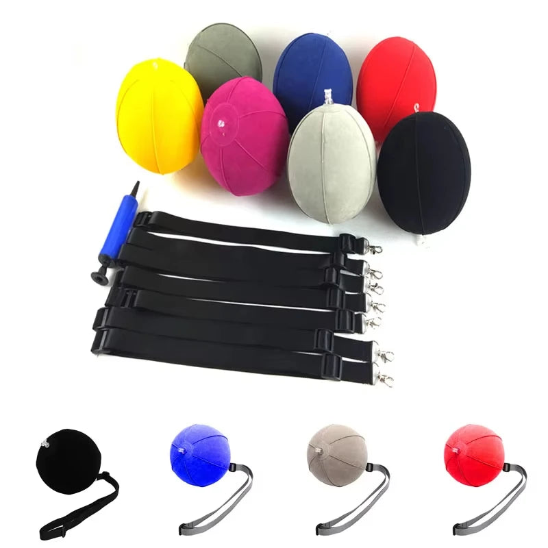 Golfeur utilisant la balle gonflable sous l'aisselle