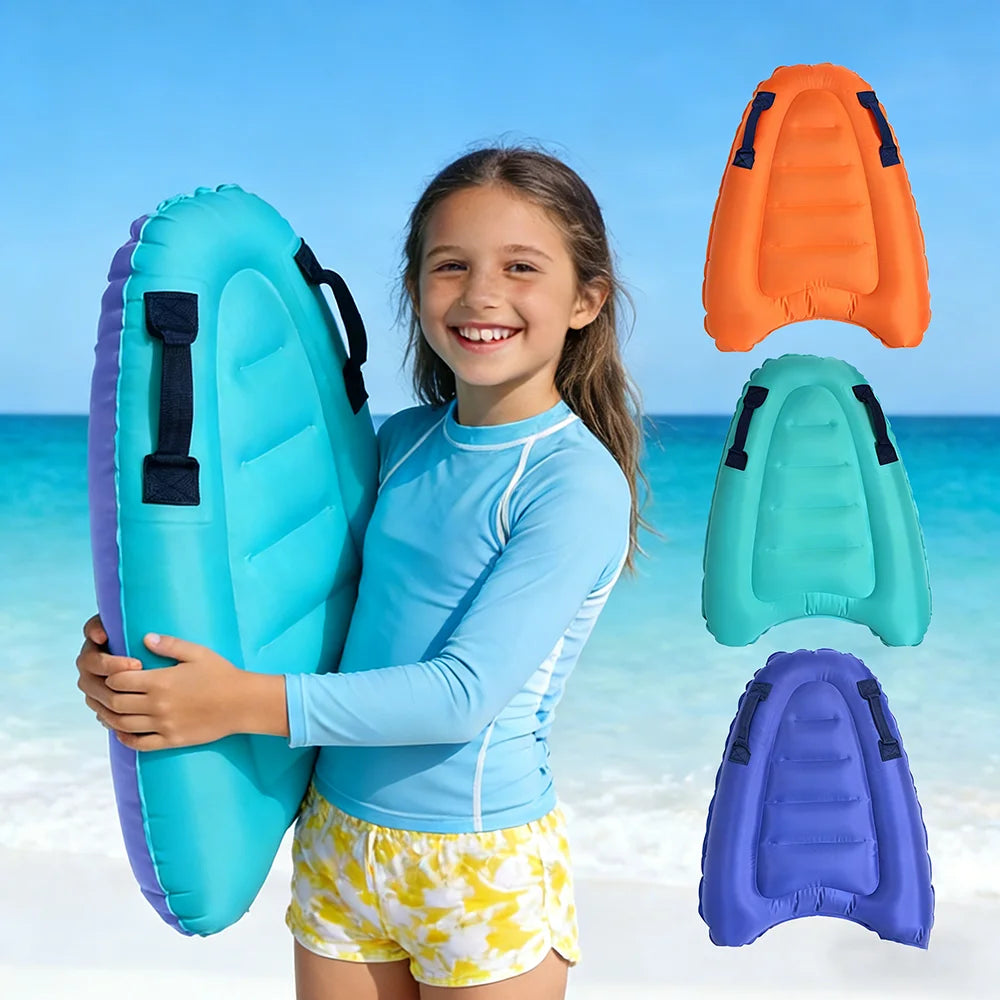 Bouée gonflable bodyboard enfant à la plage