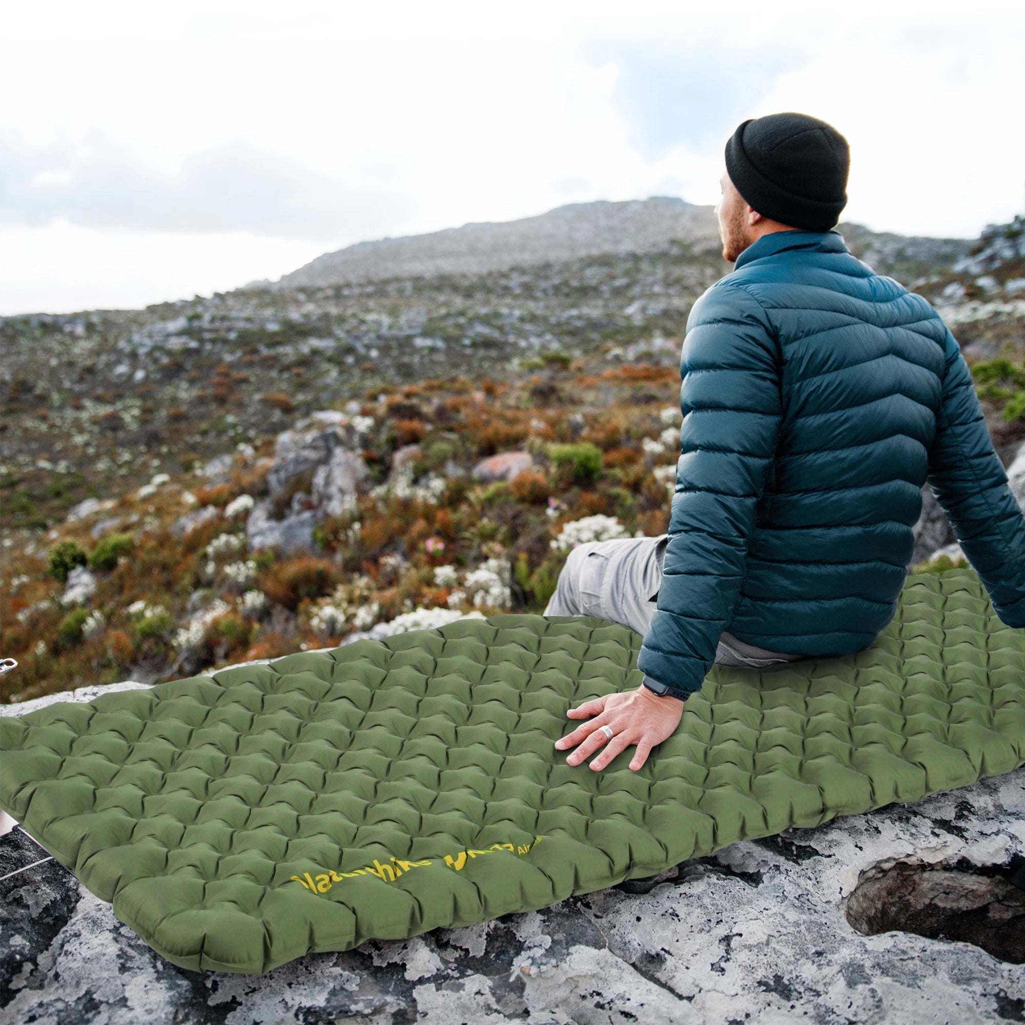 Matelas de camping gonflable format 196 x 64 cm