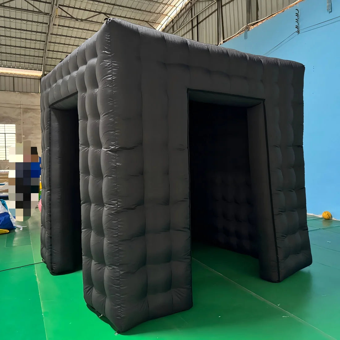 Cabine selfie gonflable utilisée lors d'un événement