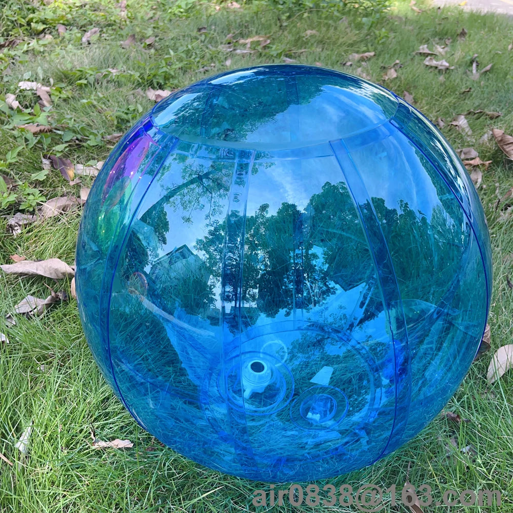 Ballon gonflable sphère transparente installée en extérieur