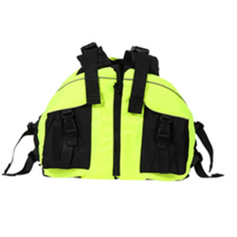 Gilet de sauvetage gonflable présenté sur bateau gonflable