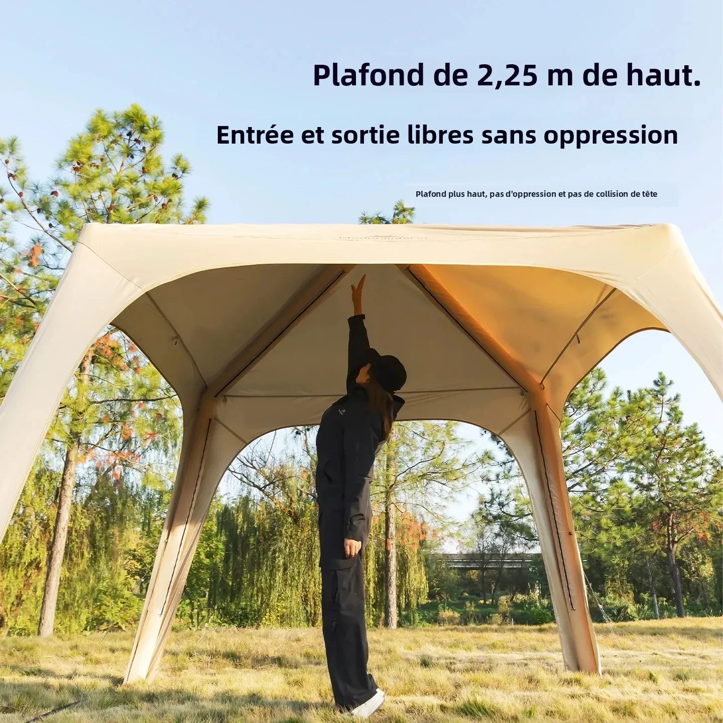 Tente dôme kaki installée en pleine nature