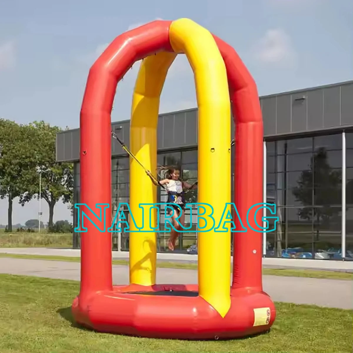 Trampoline gonflable saut élastique coloris rouge et jaune
