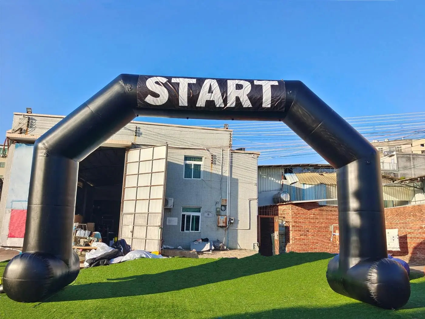Arche gonflable bleu foncé pour événement sportif