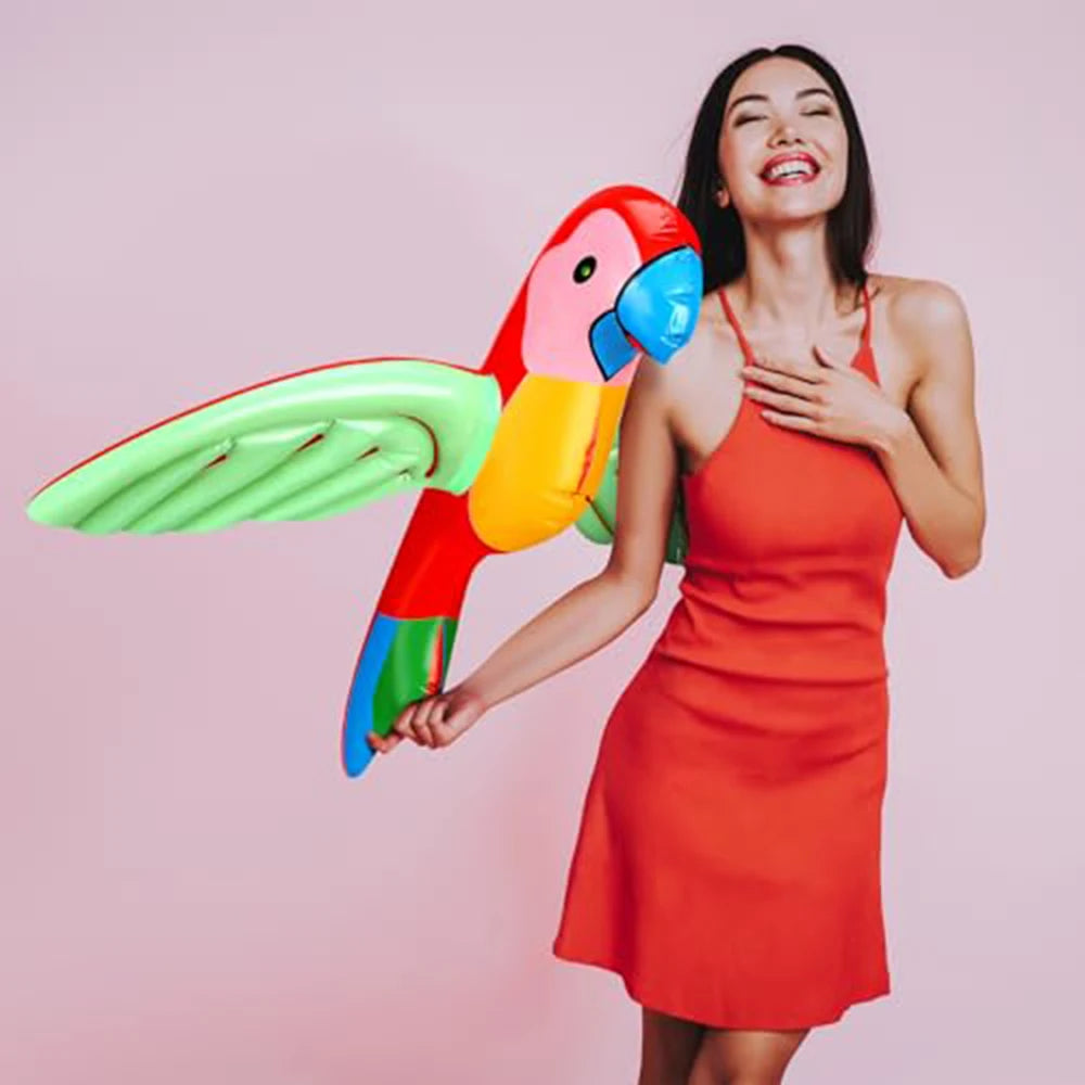 Perroquet gonflable coloré pour fête sur la plage