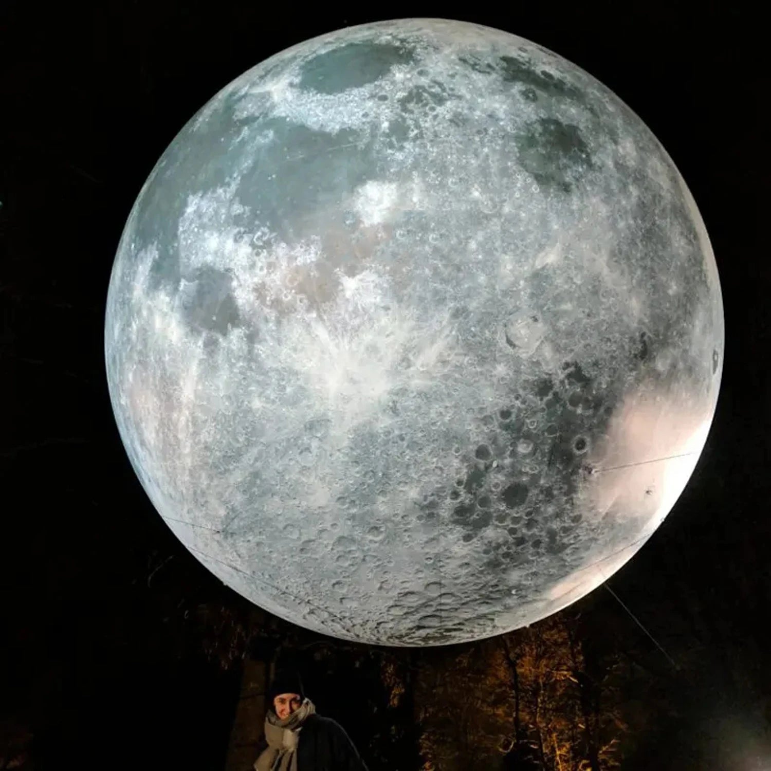 Détail éclairage LED de la boule de lune gonflable