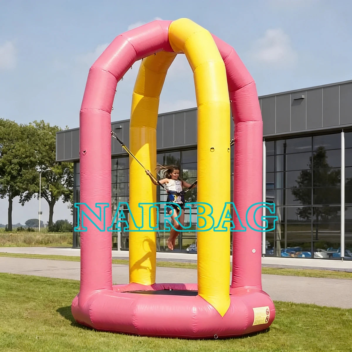 Trampoline gonflable saut élastique vue d'ensemble