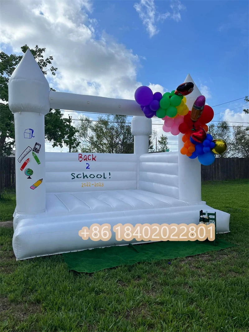 Château gonflable blanc 3x3m installé pour un mariage