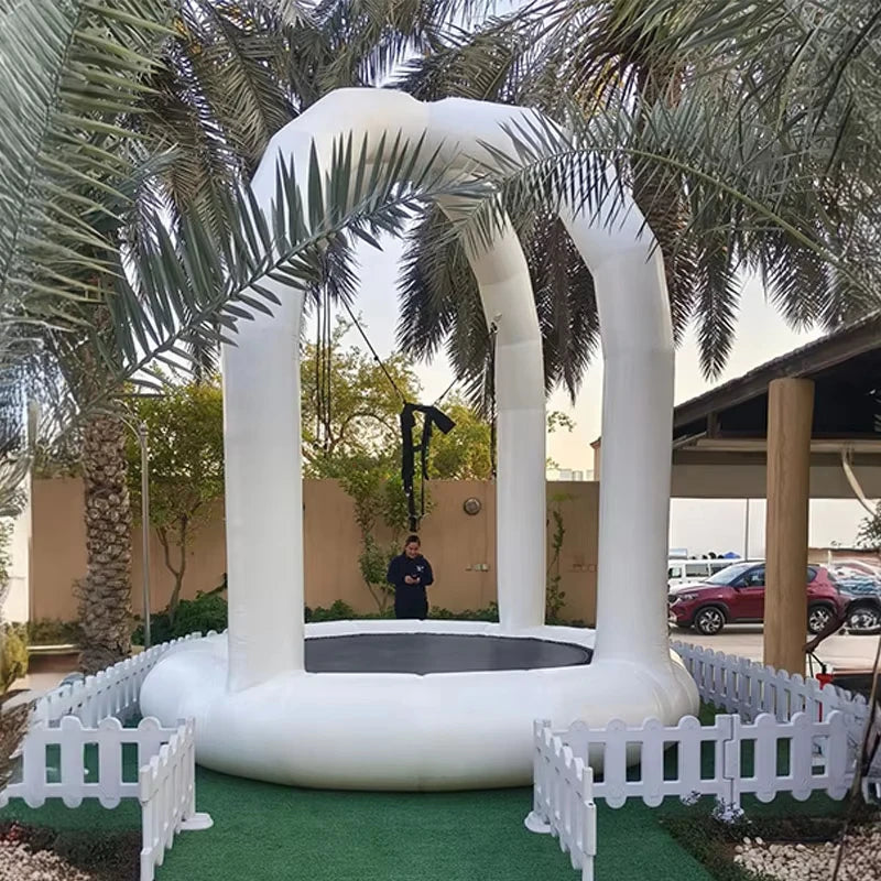 Trampoline gonflable saut élastique installé en extérieur