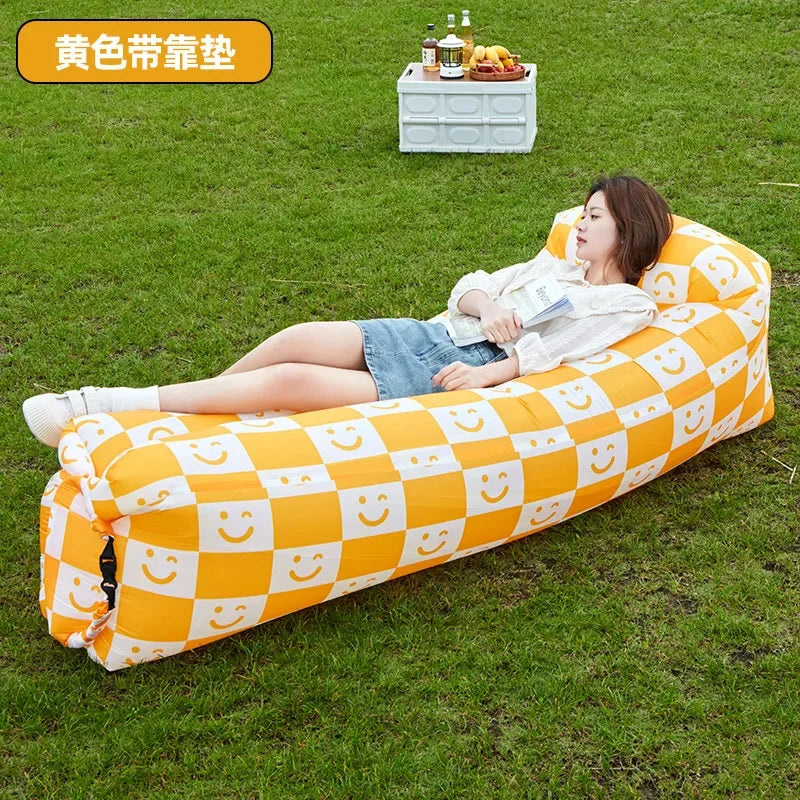 Canapé gonflable utilisé au jardin
