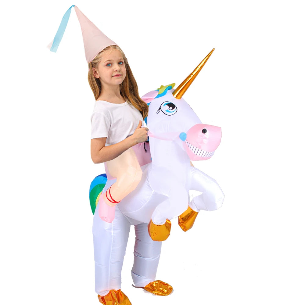 Enfant portant un costume gonflable licorne Pegasus