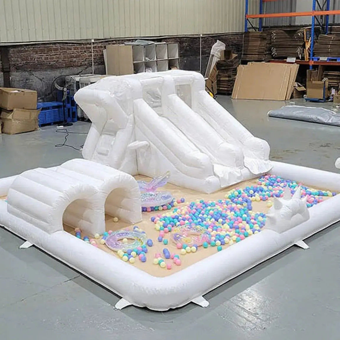 Jeux gonflables extérieur château toboggan et piscine