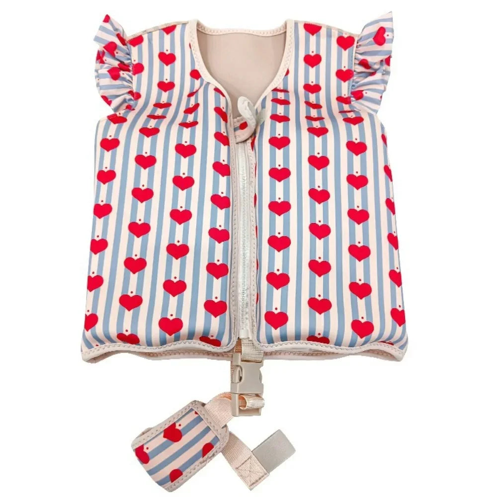 Gilet de flottaison bébé posé sur fond blanc