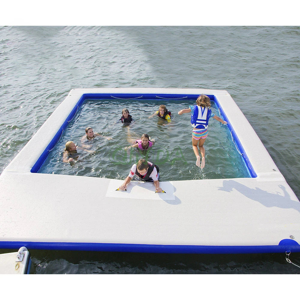 Plateforme flottante gonflable ancrée en mer