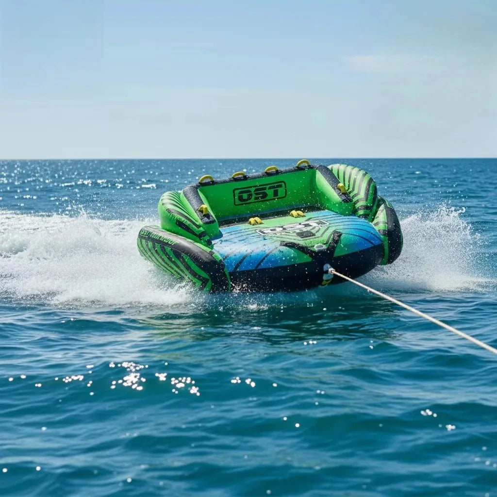 Bouée tractée gonflable forme Raie Manta sur l'eau