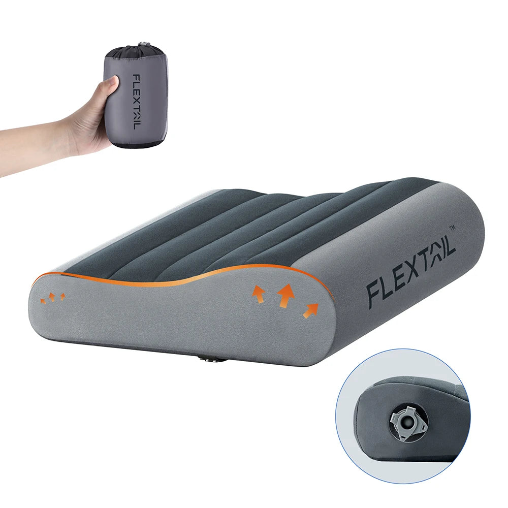 Oreiller gonflable ergonomique posé sur un lit