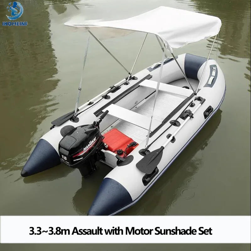 Bateau gonflable aluminium moteur sur l'eau