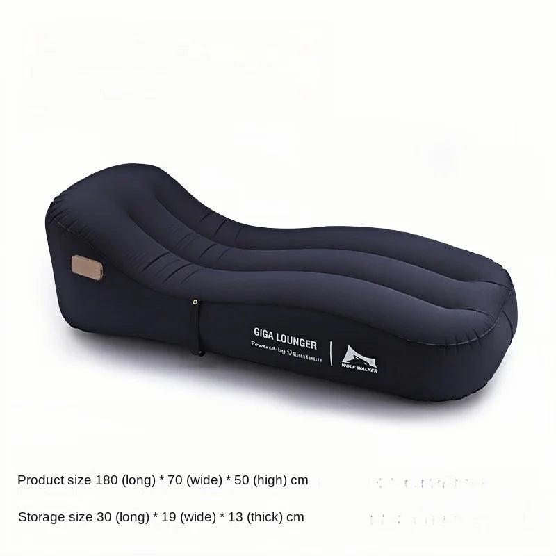 Canapé gonflable de camping plié dans son sac