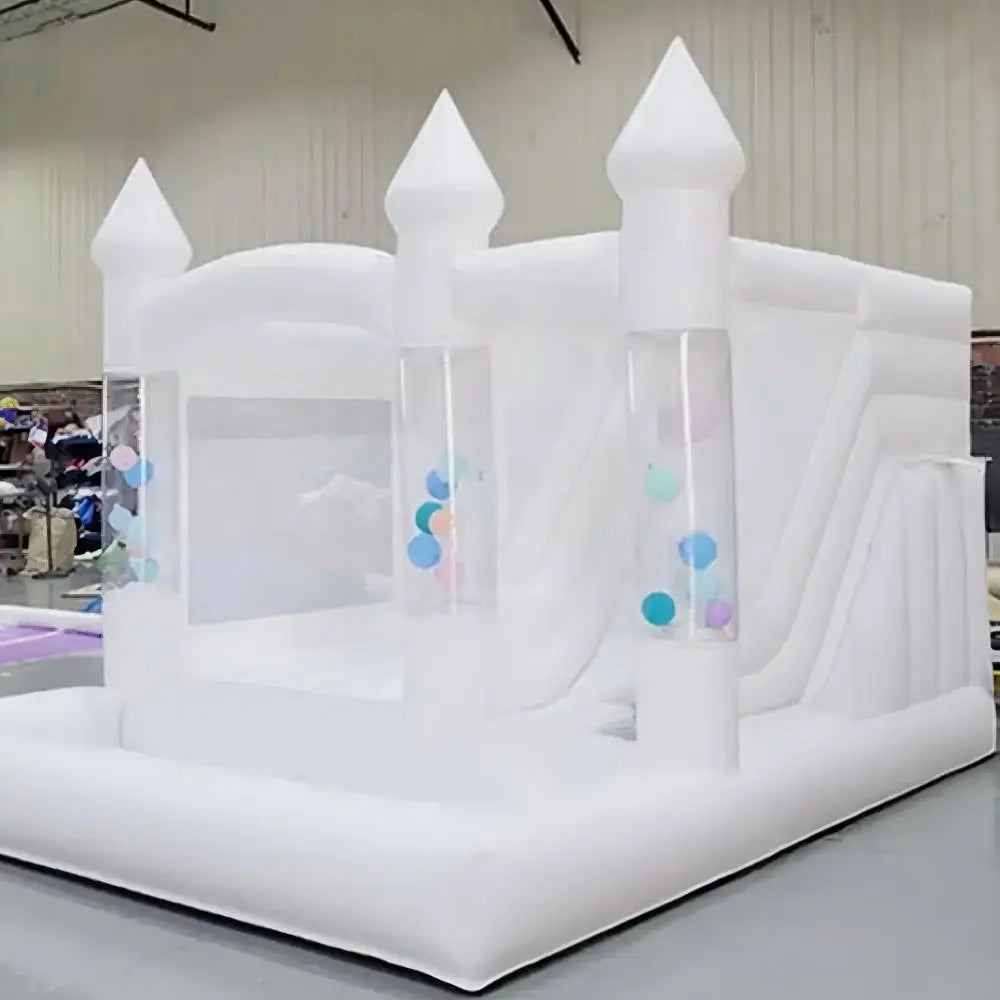 Château gonflable blanc romantique jardin réception