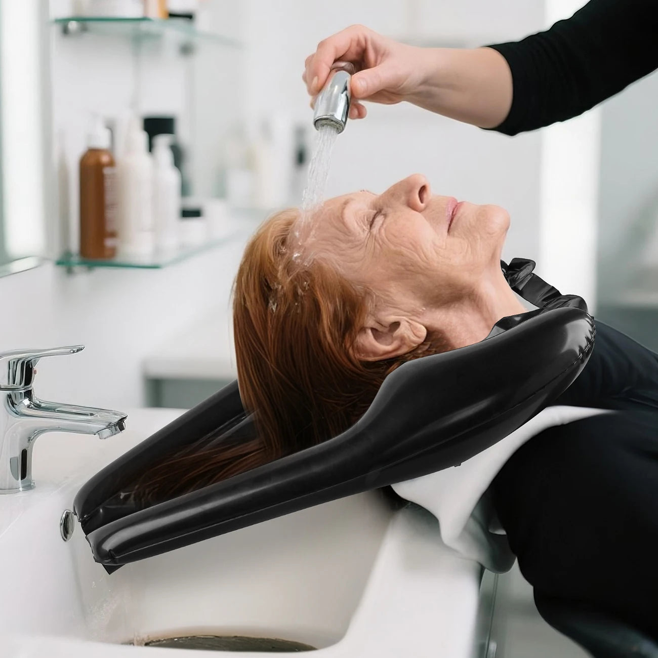 Bassin gonflable lavage cheveux au lit personne âgée