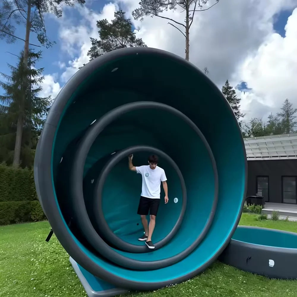 Piscine gonflable ronde remplie d'eau
