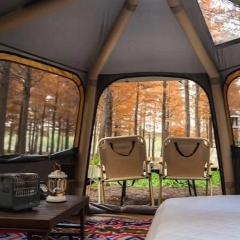 Intérieur de la tente gonflable hexagonale grise