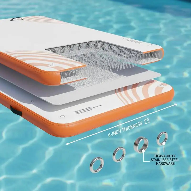 Plateforme flottante gonflable à la plage