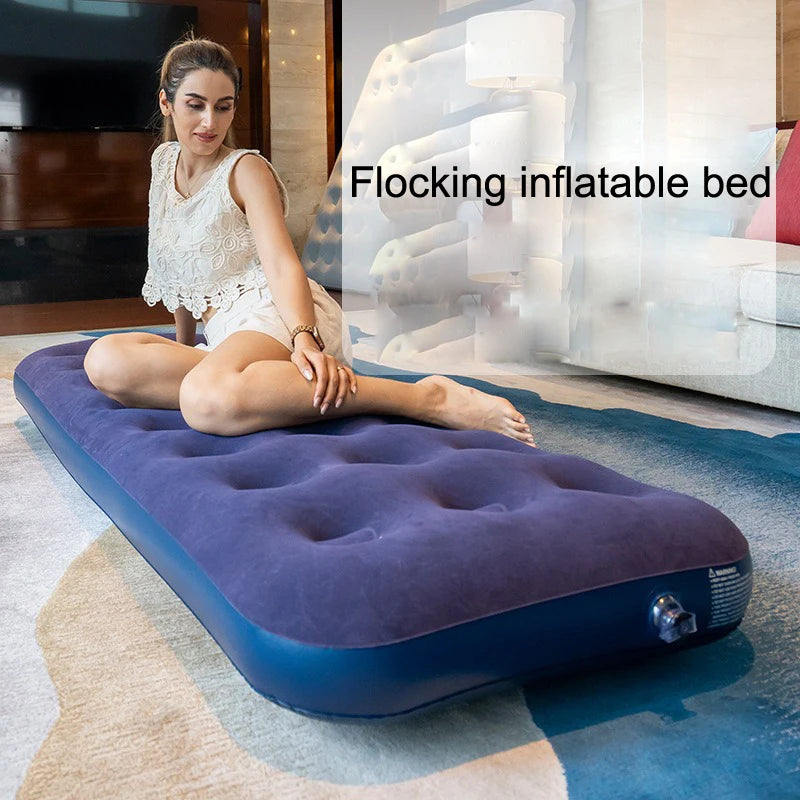 Tapis de couchage gonflable plié et compact