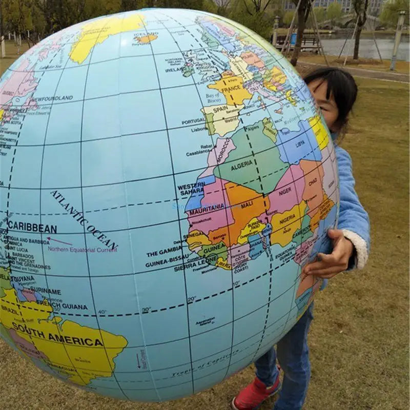 Globe gonflable coloré pour apprentissage géographie