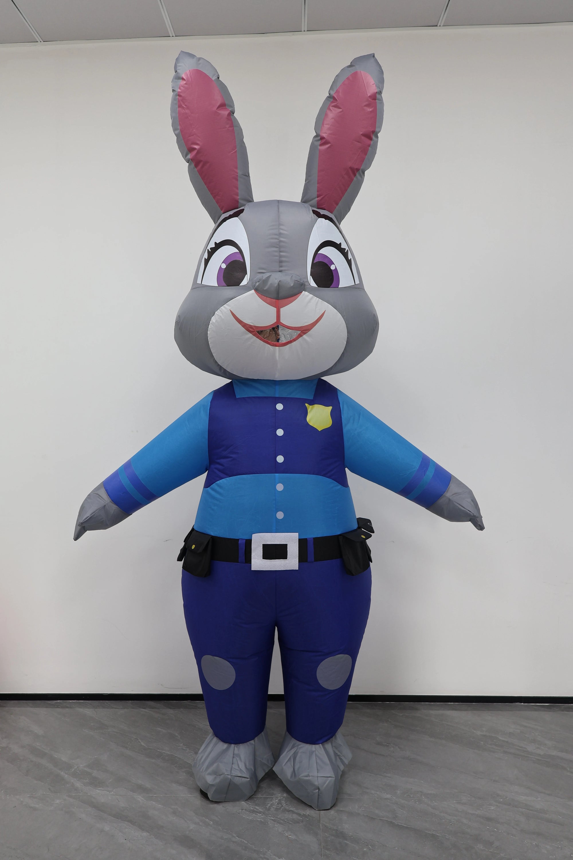 Costume gonflable mascotte adulte prêt pour une soirée festive